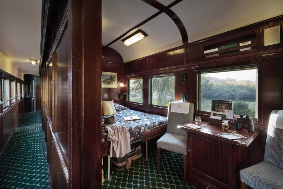 Deluxe Suite - Double bed (lengthways)