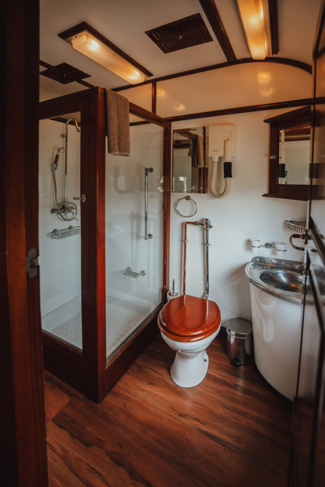 Deluxe Suite bathroom